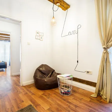 Lamp House Apartment