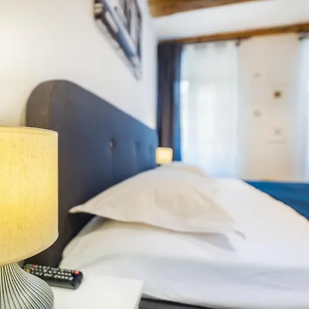 Lamp House Apartment
