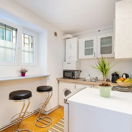 Lamp House Apartment *